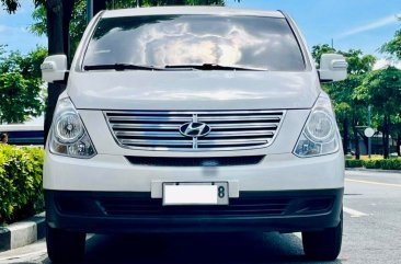 Selling White Hyundai Starex 2015 in Makati