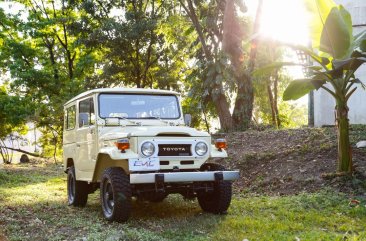 White Lexus LX 1977 for sale in Manual