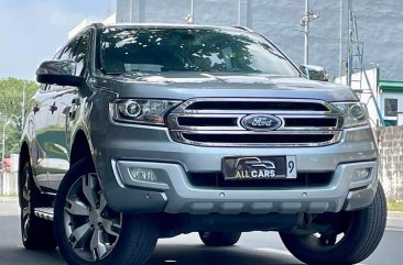 Selling White Ford Everest 2016 in Makati