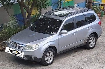 Selling White Subaru Forester 2011 in San Juan