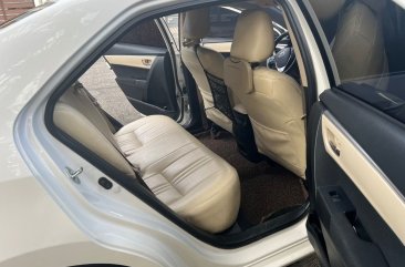 Sell Pearl White 2017 Toyota Corolla altis in Quezon City