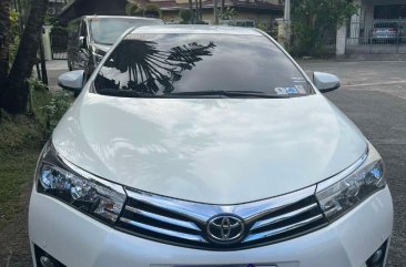 Sell Pearl White 2017 Toyota Corolla altis in Quezon City