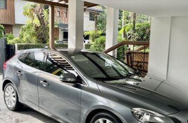 Selling White Volvo V40 2013 in Pasig