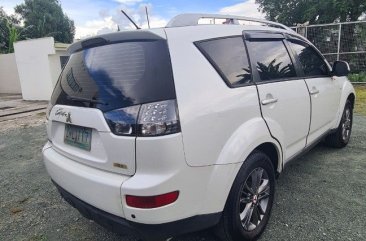 White Mitsubishi Outlander 2008 for sale in Automatic