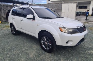 White Mitsubishi Outlander 2008 for sale in Automatic