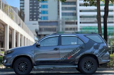 Selling White Toyota Fortuner 2012 in Makati