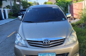 White Toyota Innova 2011 for sale in Quezon City