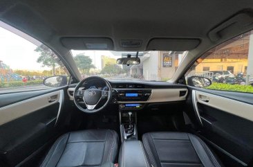 Sell White 2015 Toyota Corolla in Makati