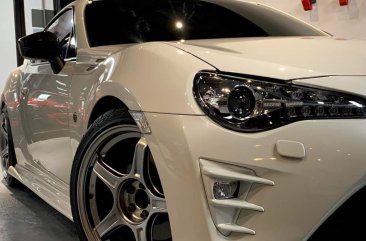 Selling Pearl White Toyota 86 2017 in Manila