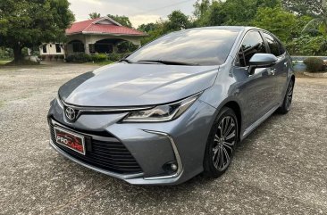 Selling White Toyota Altis 2021 in Manila