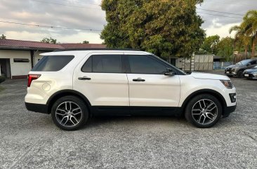 Selling Pearl White Ford Explorer 2017 in Manila