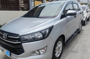 Selling White Toyota Innova 2018 in Manila