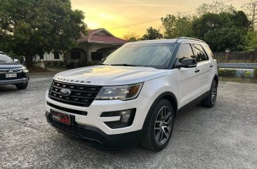 Selling Pearl White Ford Explorer 2017 in Manila