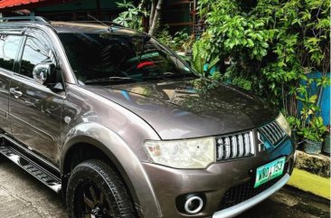 Selling White Mitsubishi Montero sport 2013 in Quezon City