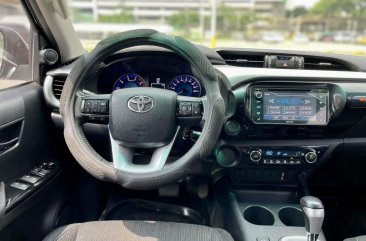 White Toyota Hilux 2017 for sale in Automatic