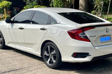 Sell White 2016 Honda Civic in Parañaque