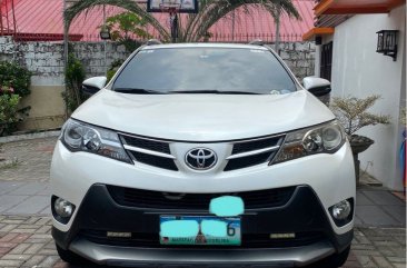 Selling White Toyota Rav4 2013 in Parañaque