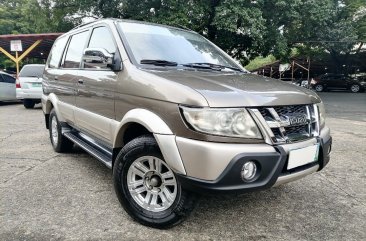 White Isuzu Crosswind 2011 for sale in Manila