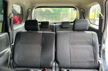 White Toyota Avanza 2013 for sale in Las Piñas