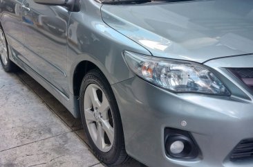 Selling White Toyota Altis 2013 in Quezon City