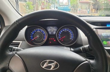 White Hyundai Elantra 2013 for sale in Automatic