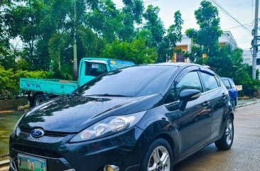 Selling White Ford Fiesta 2013 in Quezon City