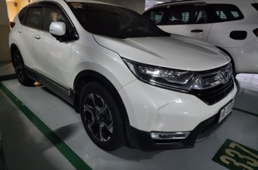 Selling White Honda Cr-V 2018 in Makati