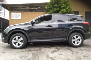 Selling White Toyota Rav4 2013 in Quezon City