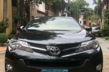 Selling White Toyota Rav4 2013 in Quezon City