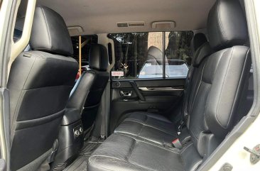 Pearl White Mitsubishi Pajero 2011 for sale in Automatic