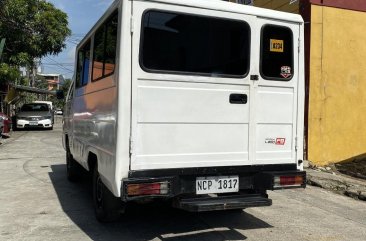 Selling White Mitsubishi L300 2017 in Muntinlupa