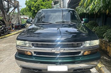 Selling White Chevrolet Suburban 2004 in Bacoor
