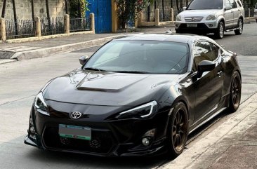 Selling White Toyota 86 2013 in Manila