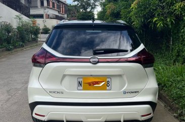 Selling White Nissan Kicks 2023 in Mandaluyong