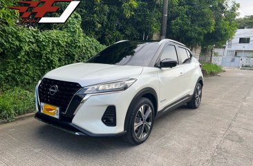 Selling White Nissan Kicks 2023 in Mandaluyong
