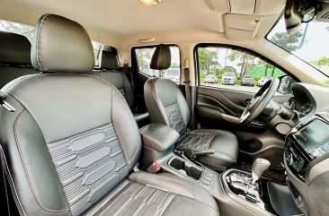 Selling White Nissan Navara 2023 in Makati