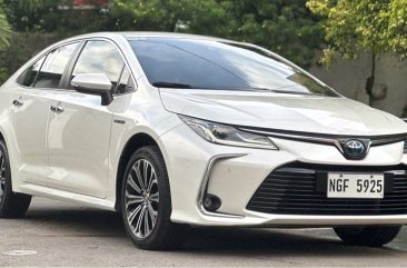 Sell Pearl White 2020 Toyota Corolla altis in Muntinlupa