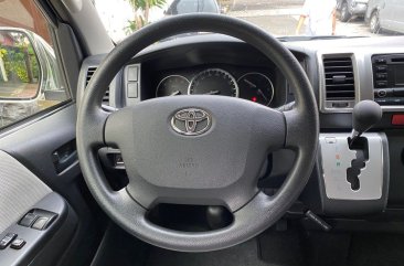 Selling White Toyota Hiace Super Grandia 2015 in Quezon City