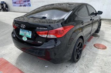 Selling White Hyundai Elantra 2012 in Taguig