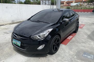 Selling White Hyundai Elantra 2012 in Taguig