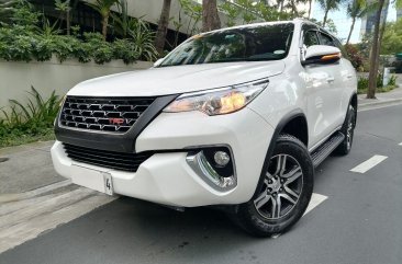 Selling White Toyota Fortuner 2018 in Manila