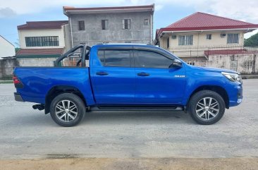 Selling White Toyota Hilux 2019 in Marikina