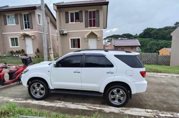 White Toyota Fortuner 2005 for sale in Antipolo