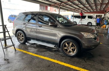 Selling White Honda Cr-V 2011 in Subic