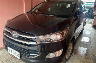 Selling White Toyota Innova 2019 in Makati