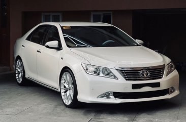 Selling White Toyota Camry 2014 in Muntinlupa