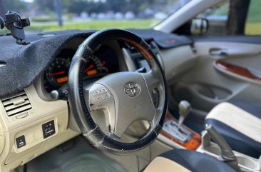 Selling White Toyota Corolla 2010 in Makati