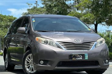 2011 Toyota Sienna in Makati, Metro Manila