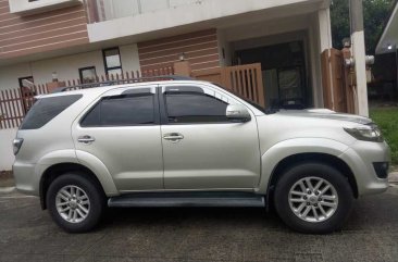 White Toyota Fortuner 2013 for sale in Manila