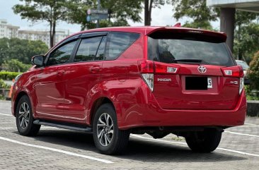 Selling White Toyota Innova 2021 in Makati